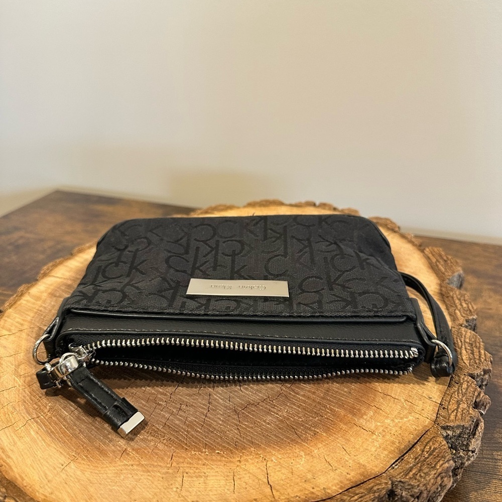 Calvin Klein Black Wristlet - Picture 6 of 8
